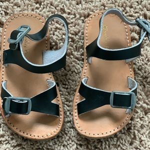 Freshly picked black sandals-toddler-size 4